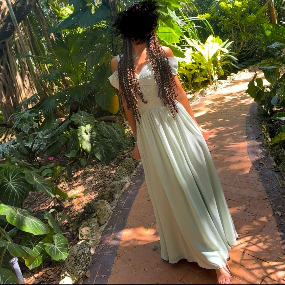 Sage green dress. Used once for a wedding. Dry cleaned No label. Size 0-2.
